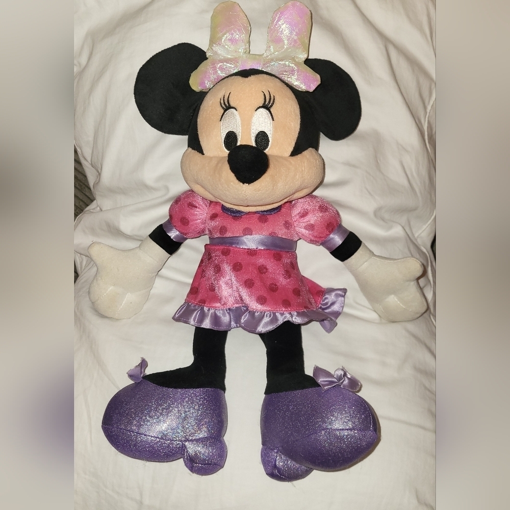 Talking Minnie Mouse doll - Picture 1 of 7